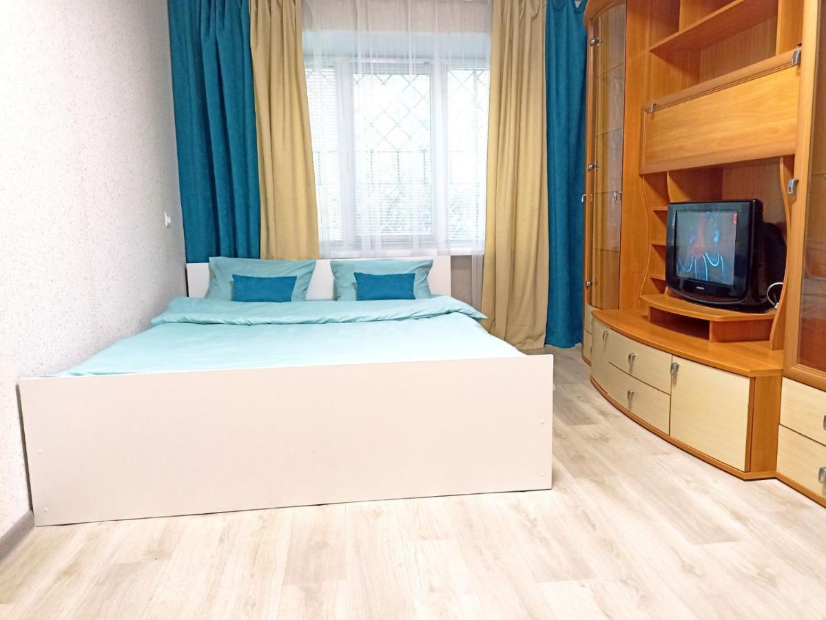 Светлые Апартаменты В 100М От Софиевского Парка Uman Exterior photo